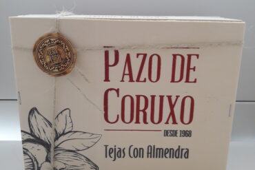 TEJAS CON ALMENDRA ( Pazo de Coruxo )