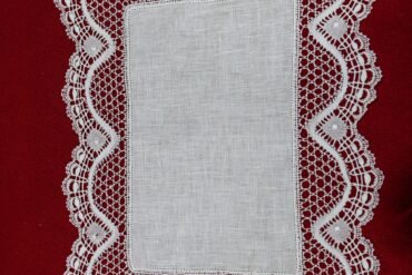 Bandeja De Encaje De Camarinas Con Tela De Semihilo Precio 45 Euros