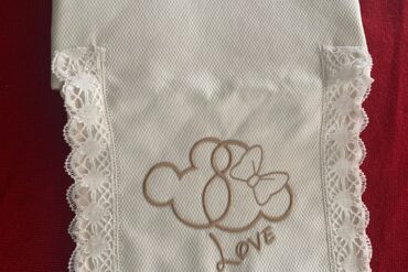 Cambiador De Pañales De Bebe En Tela De Pique Y Forrado En Estampado. Bordados A Bastidor