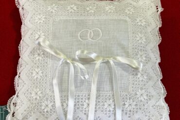 Cojines Para Boda Bordados A Bastidor Con Lazos Para Poner Las Alianzas 1